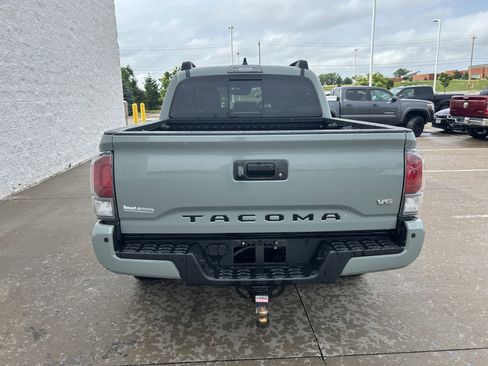 Used 2022 Toyota Tacoma TRD Off-Road w/ TRD Premium Off Road Package AWD/4WD image 5