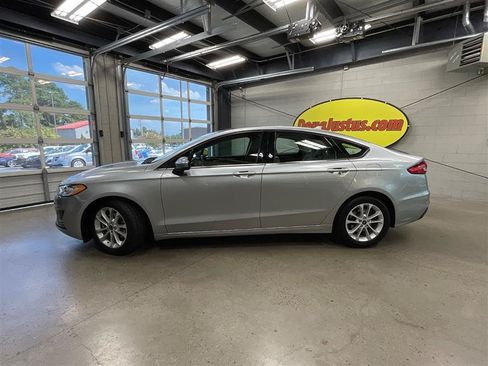 Used 2020 Ford Fusion SE FWD image 2