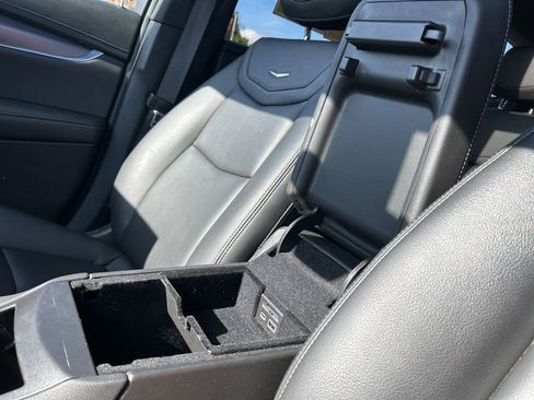 Used 2021 Cadillac XT6 Luxury image 38