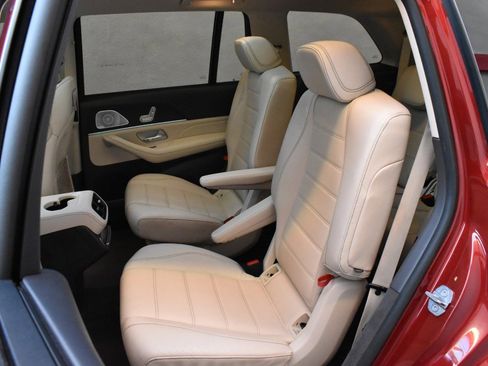 Used 2020 Mercedes-Benz GLS 450 4MATIC image 19