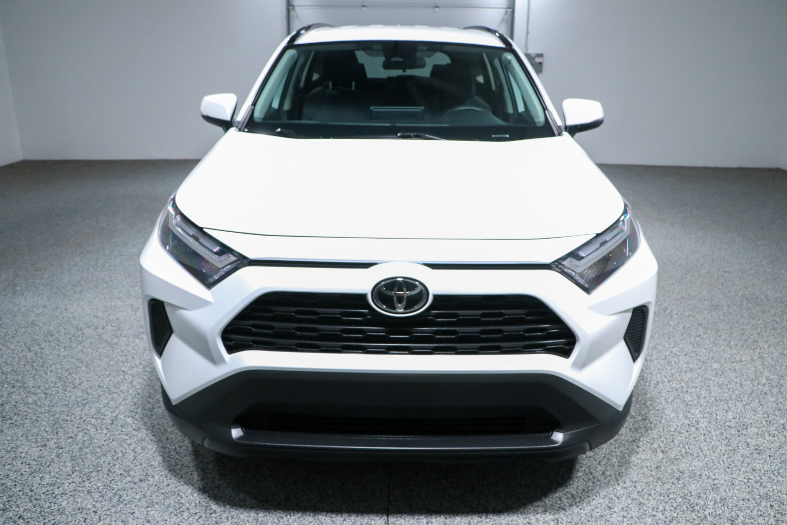 Used 2025 Toyota RAV4 XLE FWD image 4