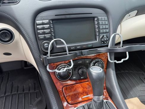 Used 2007 Mercedes-Benz SL 550 image 8