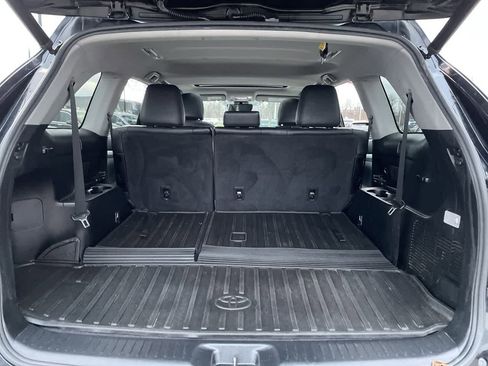 Used 2019 Toyota Highlander XLE image 17