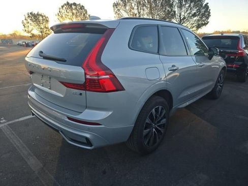 Used 2025 Volvo XC60 B5 Core image 3