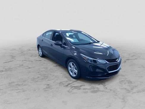 Used 2017 Chevrolet Cruze LT image 3