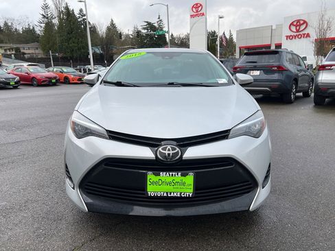 Used 2018 Toyota Corolla LE image 2