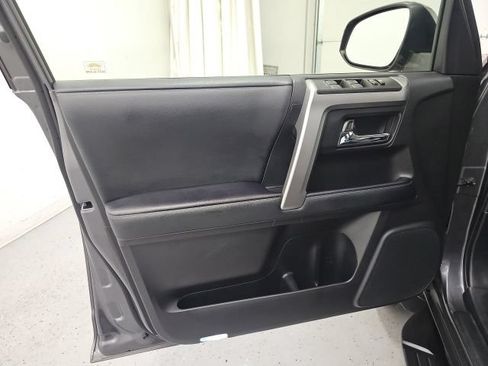 Used 2020 Toyota 4Runner SR5 AWD/4WD image 11