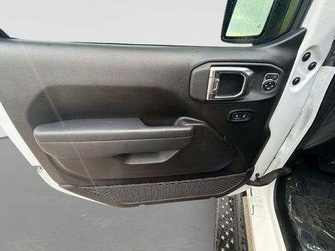 Used 2025 Jeep Gladiator Sport AWD/4WD image 19