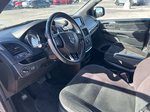 Used 2019 Dodge Grand Caravan SE image 13