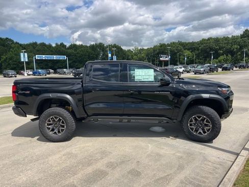 New 2026 Chevrolet Colorado ZR2 w/ Technology Package AWD/4WD image 10