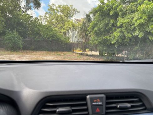 Used 2025 Nissan Versa SV FWD image 17