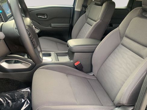 Used 2024 Nissan Frontier SV image 16