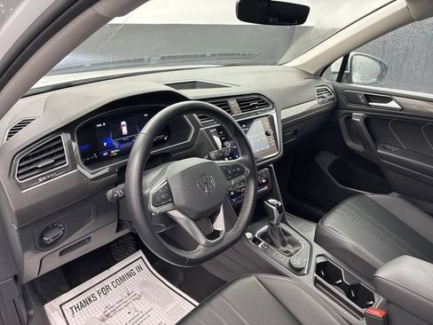 Used 2024 Volkswagen Tiguan SE AWD/4WD image 12