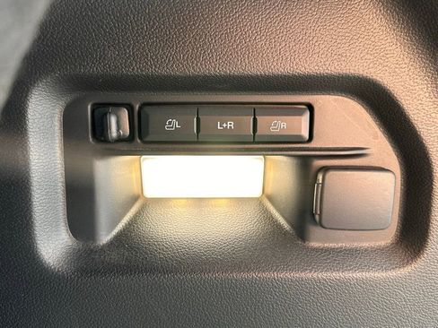 Used 2023 Ford Explorer Platinum w/ Technology Package image 18