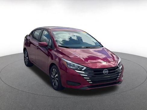 Used 2025 Nissan Versa SV image 3