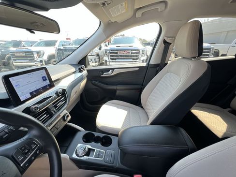 Used 2021 Ford Escape SE image 13