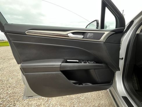Used 2015 Ford Fusion SE w/ Equipment Group 202A FWD image 13