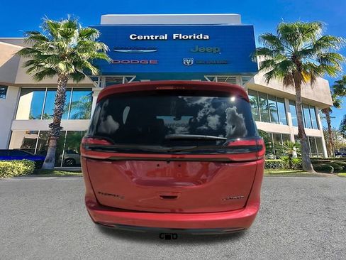 New 2026 Chrysler Pacifica Limited w/ S Appearance Package FWD image 6