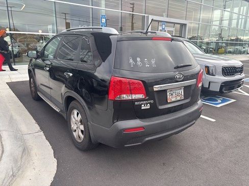 Used 2012 Kia Sorento LX w/ Convenience Pkg image 6