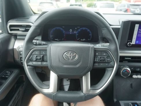Used 2025 Toyota Tacoma TRD Sport AWD/4WD image 3