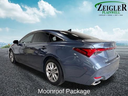 Used 2019 Toyota Avalon XLE w/ Moonroof Package FWD image 3