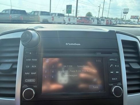 Used 2015 Nissan Xterra PRO-4X w/ Pro-4x Leather Package AWD/4WD image 17