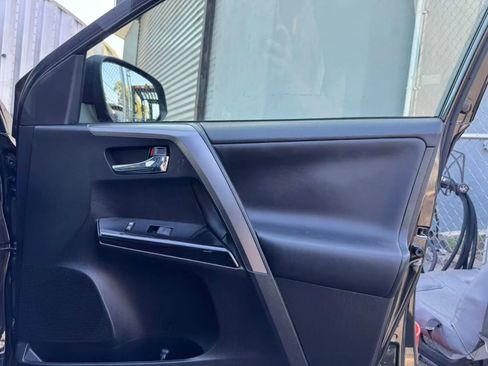 Used 2016 Toyota RAV4 SE image 11