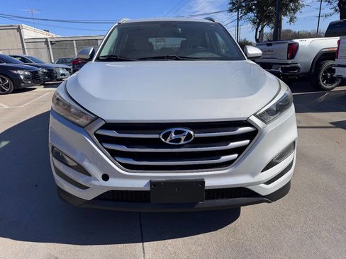 Used 2017 Hyundai Tucson SE image 2