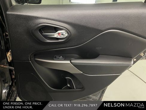 Used 2021 Jeep Cherokee Latitude Plus image 38