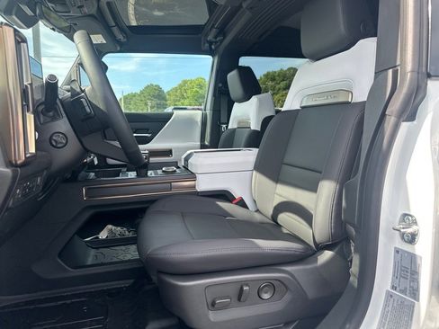 New 2025 GMC Hummer EV 2X w/ LPO, Illumination Package image 19