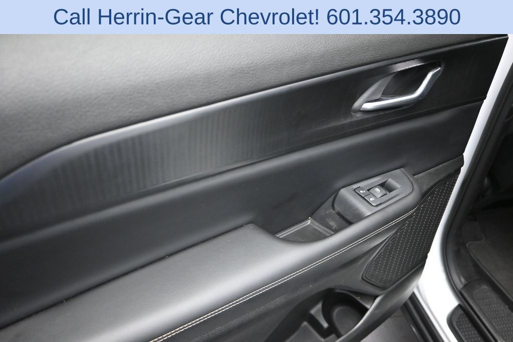 Used 2023 Jeep Grand Cherokee L Laredo RWD image 15