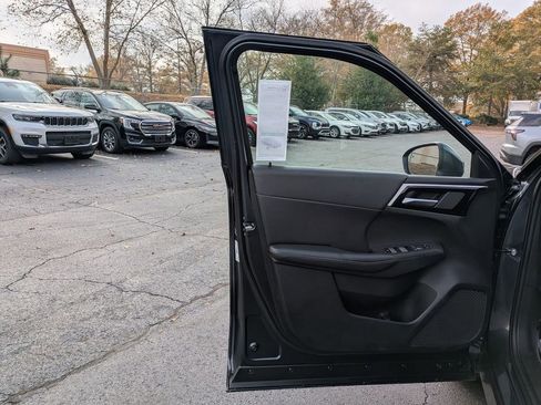 Used 2024 Mitsubishi Outlander SE image 11