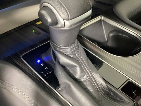 Used 2021 Toyota Sienna Limited image 26