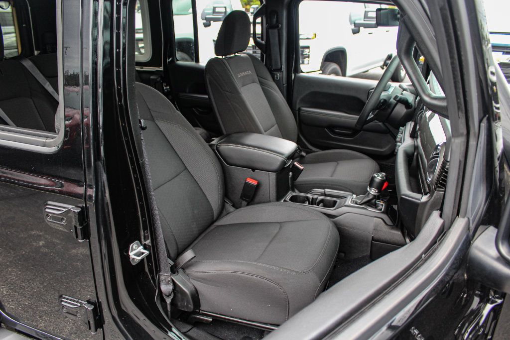 Used 2023 Jeep Wrangler Unlimited Sahara w/ Cold Weather Group AWD/4WD image 30
