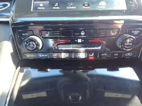 Used 2021 Jeep Grand Cherokee L Laredo image 28