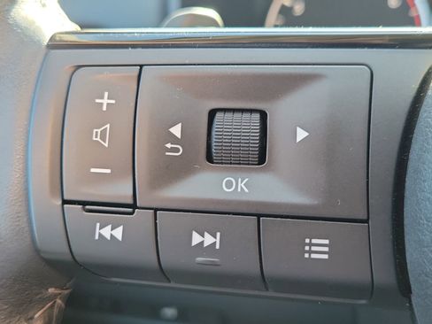 Used 2023 Nissan Rogue SL w/ SL Premium Package image 17