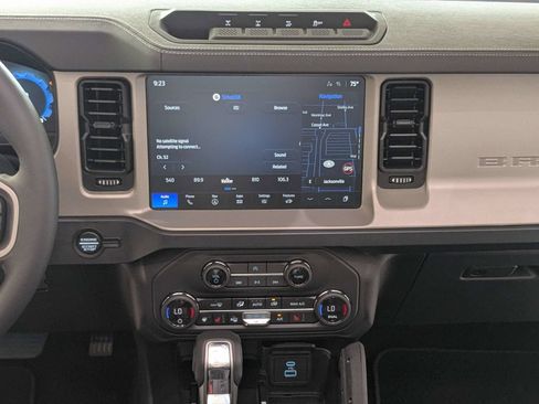 New 2025 Ford Bronco Outer Banks w/ Sasquatch Package AWD/4WD image 15