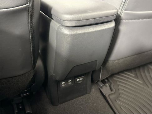 Used 2025 Toyota Prius Plug-In Hybrid image 32