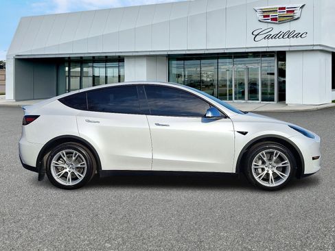 Used 2023 Tesla Model Y Long Range AWD/4WD image 7
