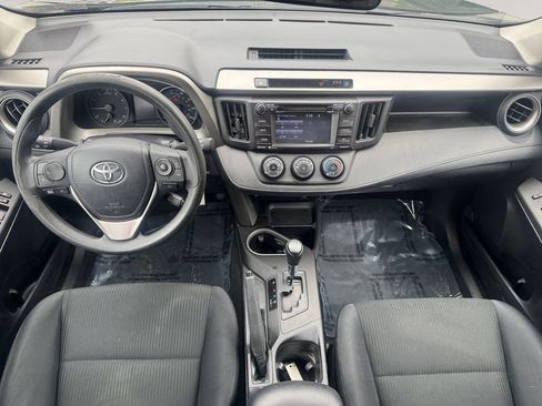 Used 2017 Toyota RAV4 LE AWD/4WD image 10