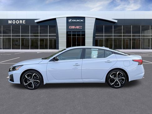 Used 2025 Nissan Altima 2.5 SR FWD image 6