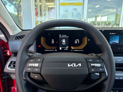 Used 2025 Kia K4 FWD image 28