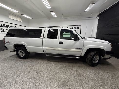 Used 2006 Chevrolet Silverado 2500 LT w/ Heavy-Duty Power Package AWD/4WD image 2