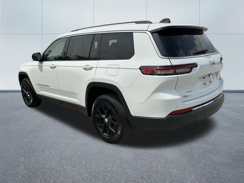 Certified 2023 Jeep Grand Cherokee L Limited AWD/4WD image 3
