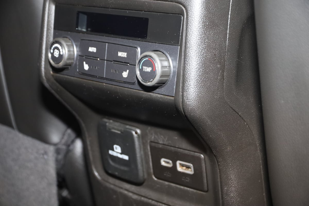 Used 2023 GMC Acadia SLT w/ Elevation Edition AWD/4WD image 16