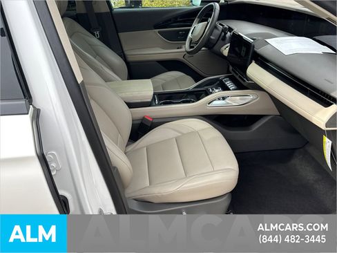 Used 2024 Lincoln Nautilus Premier w/ Equipment Group 102A image 16
