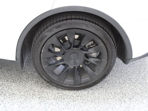 Used 2021 Tesla Model Y Long Range AWD/4WD image 10