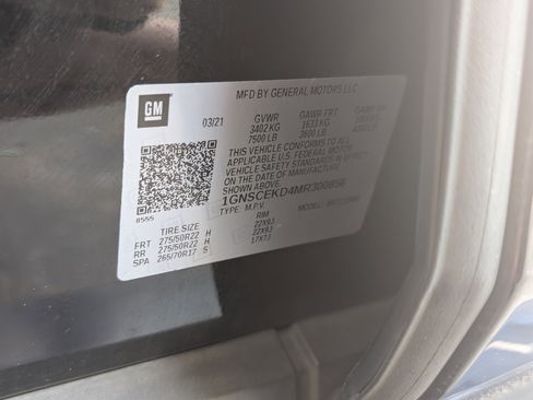 Used 2021 Chevrolet Suburban RST w/ Luxury Package image 39