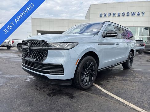 Used 2025 Lincoln Navigator L Reserve w/ Jet Appearance Package image 1