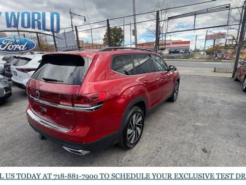 Used 2024 Volkswagen Atlas SE w/ Panoramic Sunroof Package image 4